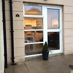 Ground Floor Deluxe Seaside Apartment With Patio & Private Entrance, Marine Court