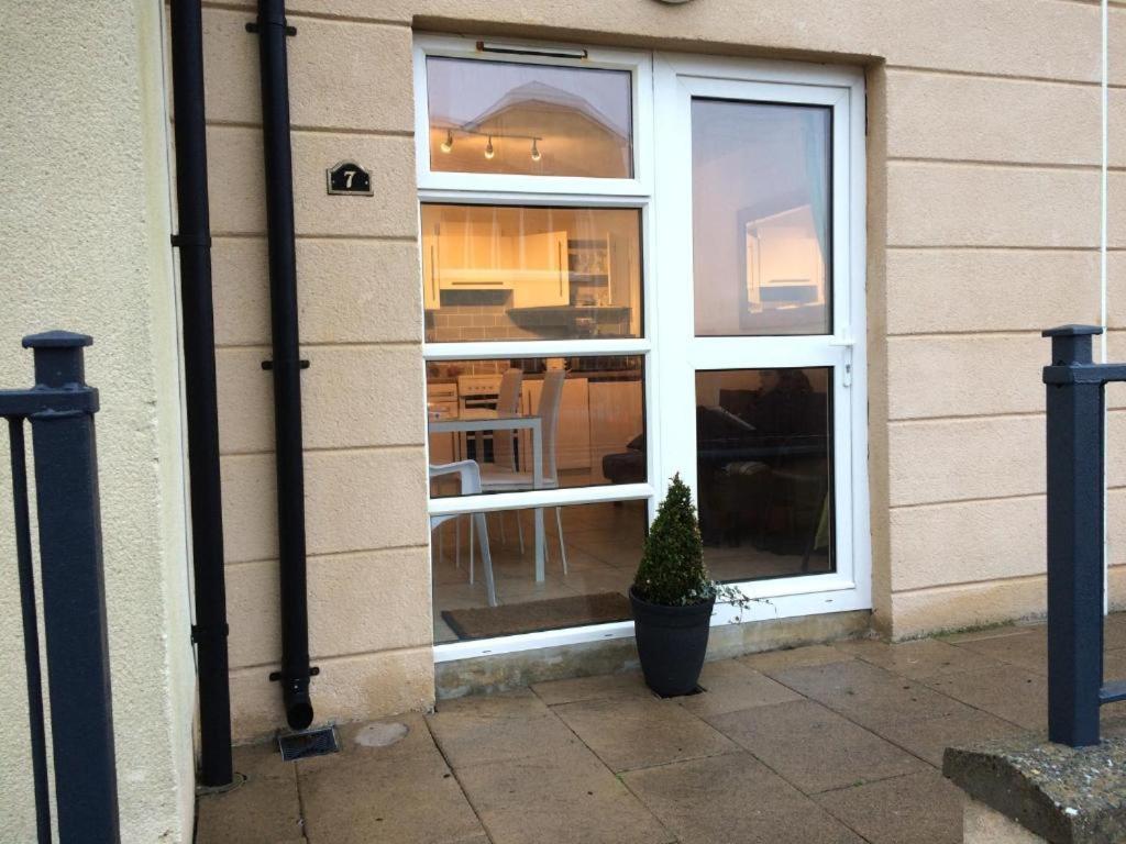 Apartment Ground Floor Deluxe Seaside With Patio & Private Entrance, Marine Court Bundoran