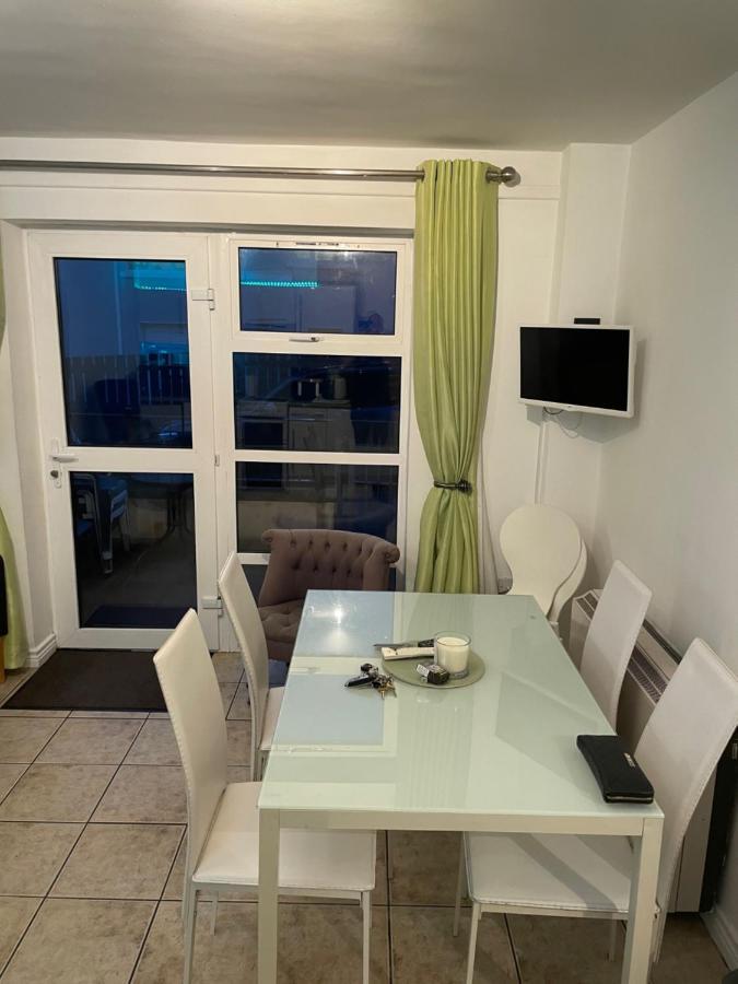 Ground Floor Deluxe Seaside With Patio & Private Entrance, Marine Court Apartment *